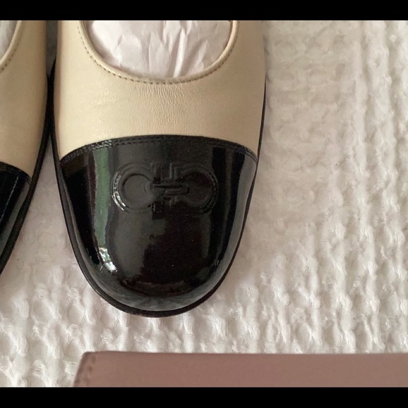 SALVATORE FERRAGAMO~9AA Spectator flat~ - Picture 5 of 13